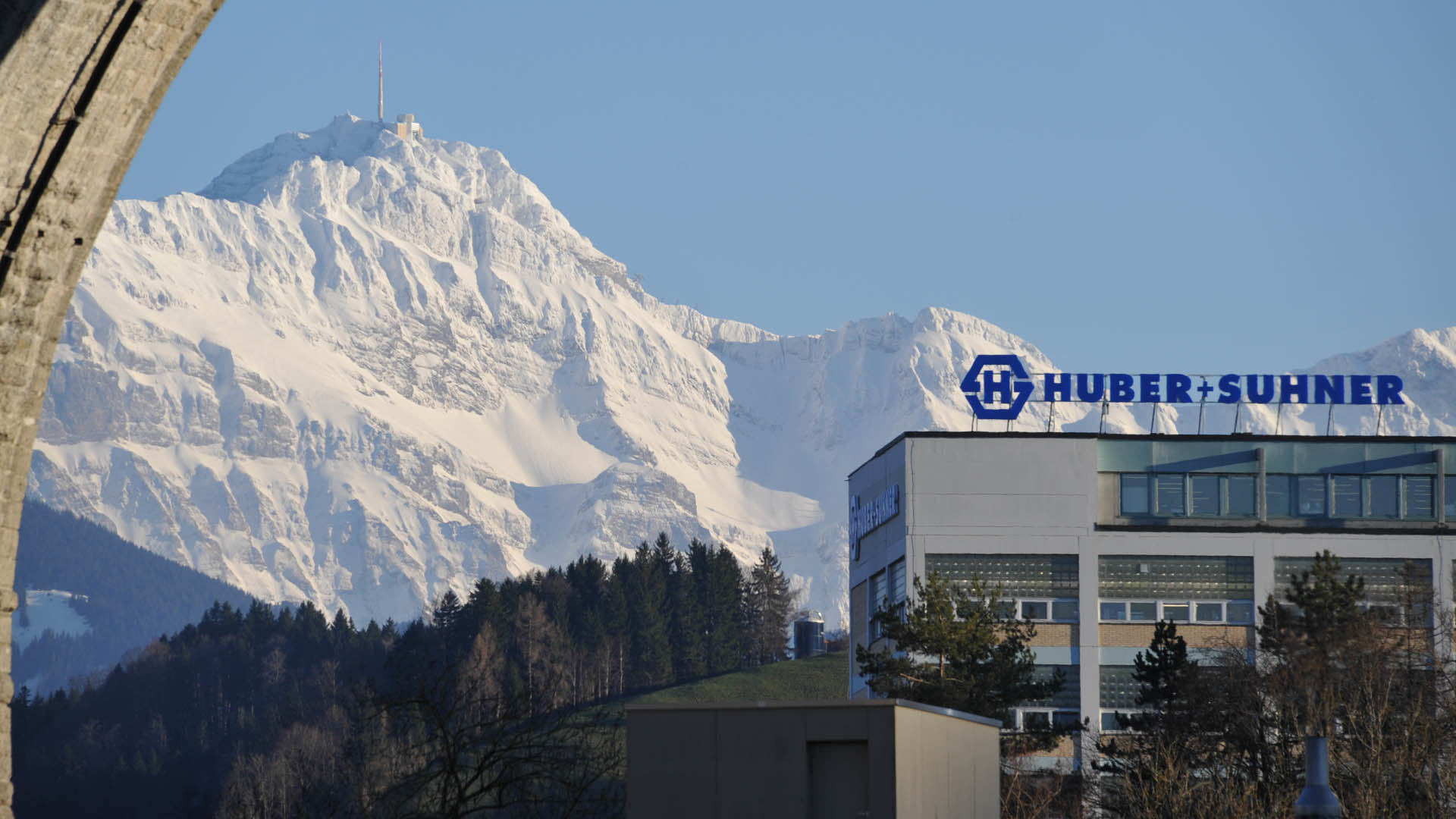 Huber+Suhner stärkt sich mit Übernahme